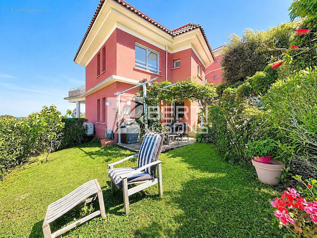 Appartement à MANDELIEU-LA-NAPOULE