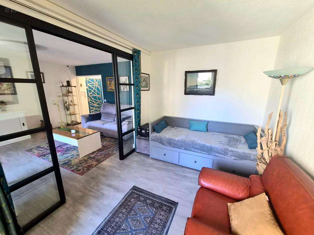 Appartement à SIX-FOURS-LES-PLAGES