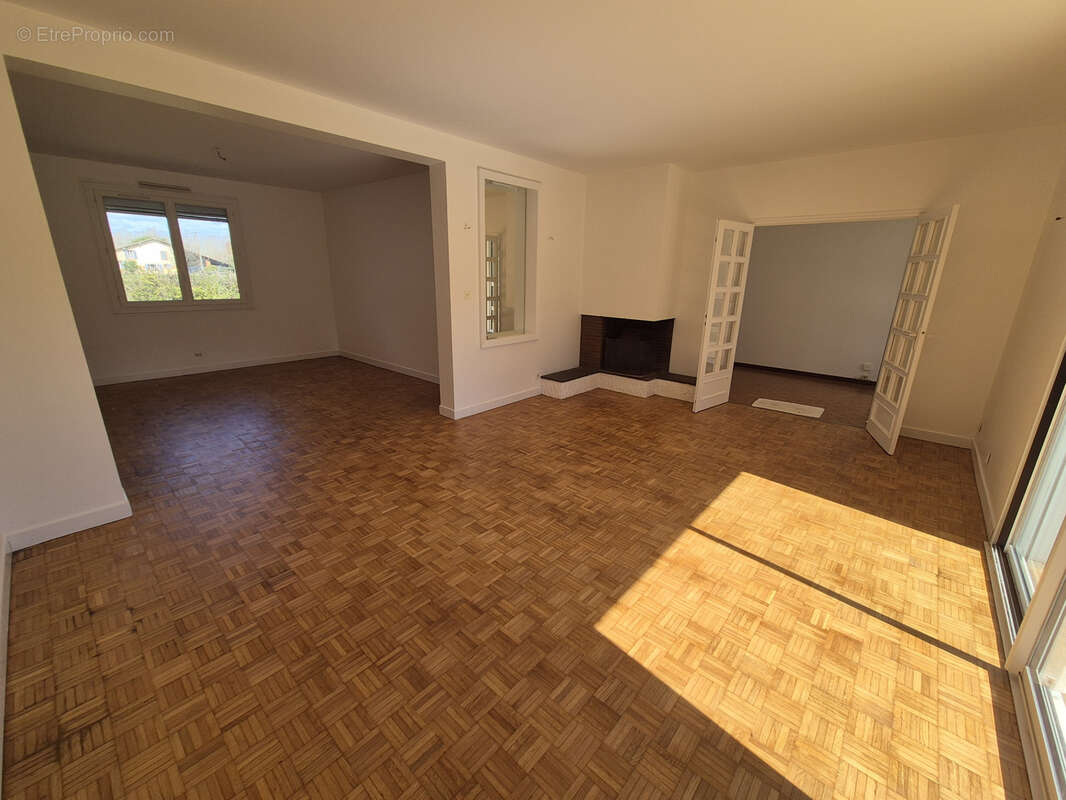 Maison à DIEUPENTALE