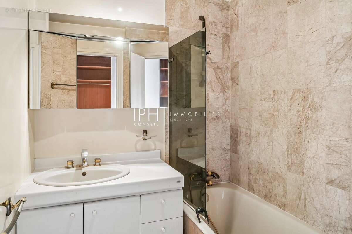 Appartement à NEUILLY-SUR-SEINE