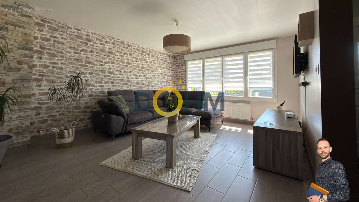 Maison semi-mitoyenne - 121m2 - 5 pièces - 4 chambres - photo 3