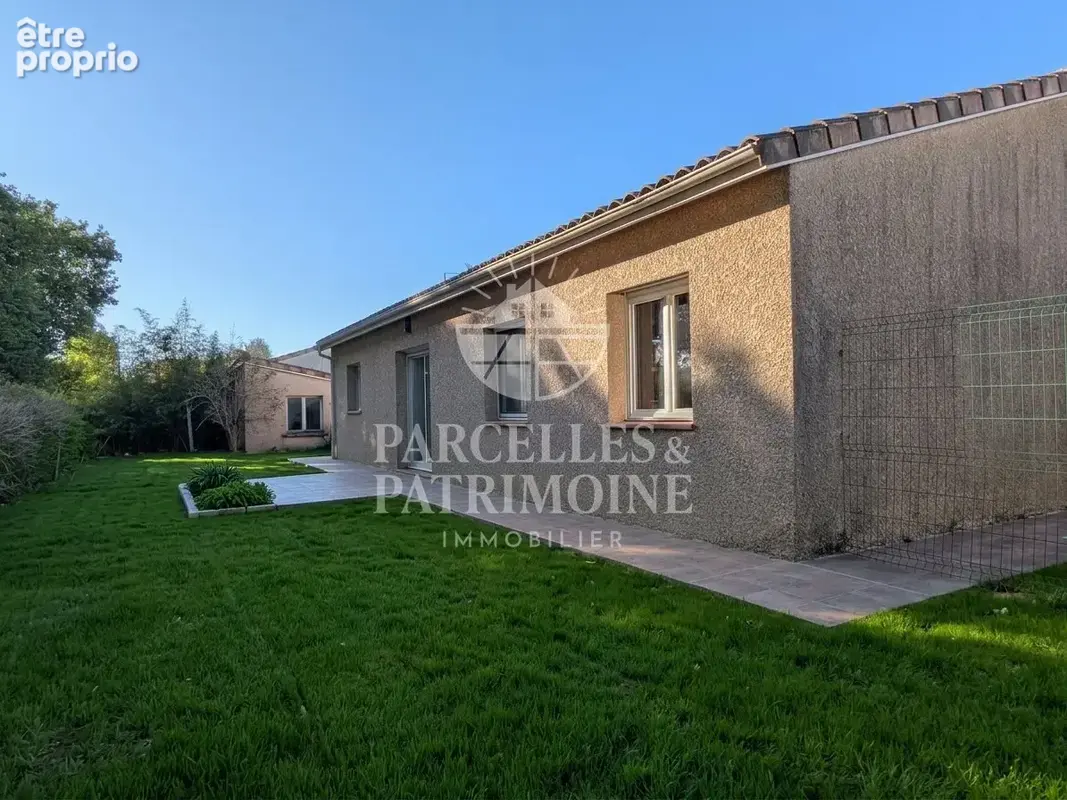 Lherm - Exclusivité - Maison de plain pied T5 avec garage et dépendance sur terrain de 606m² - photo 14