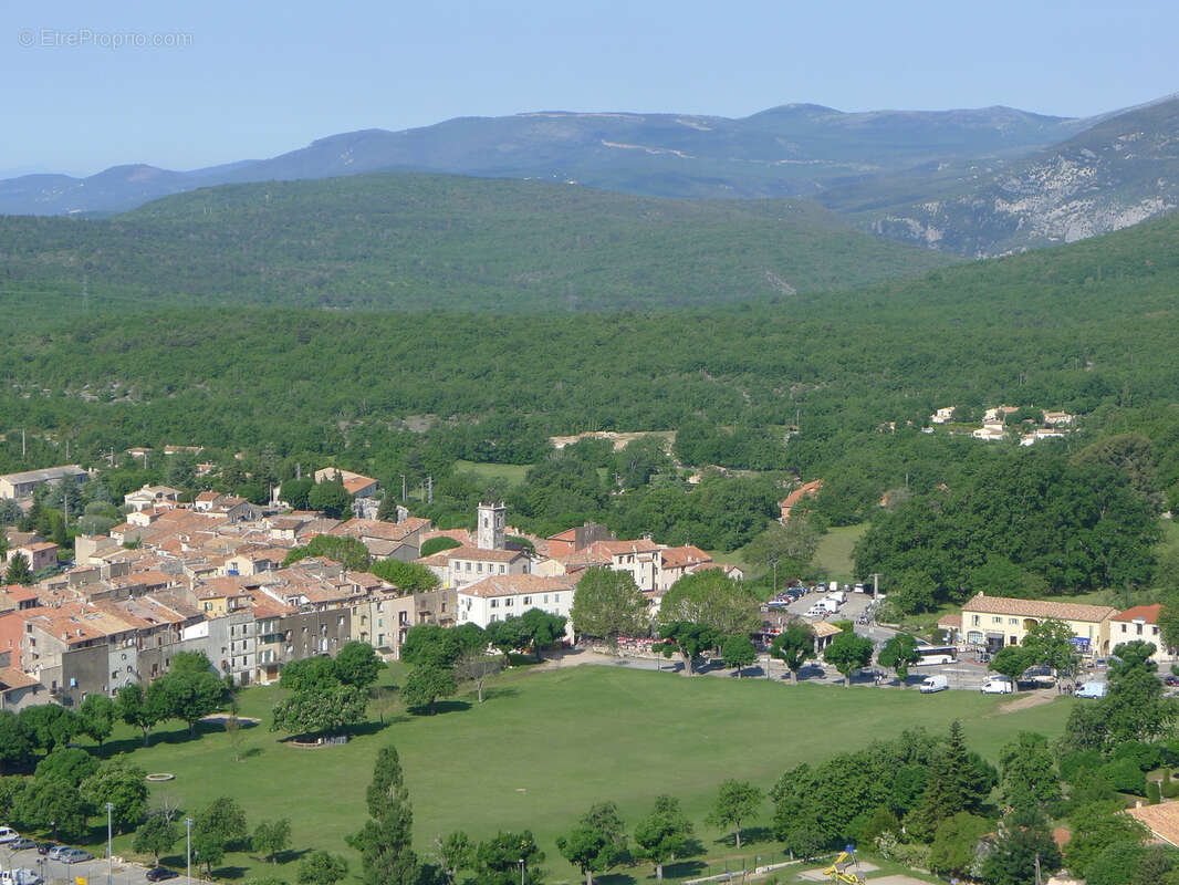 Commerce à SAINT-VALLIER-DE-THIEY