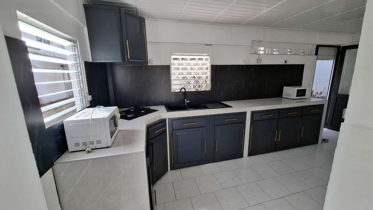 A VENDRE : maison (100 m²) à GOURBEYRE (97113) - photo 23