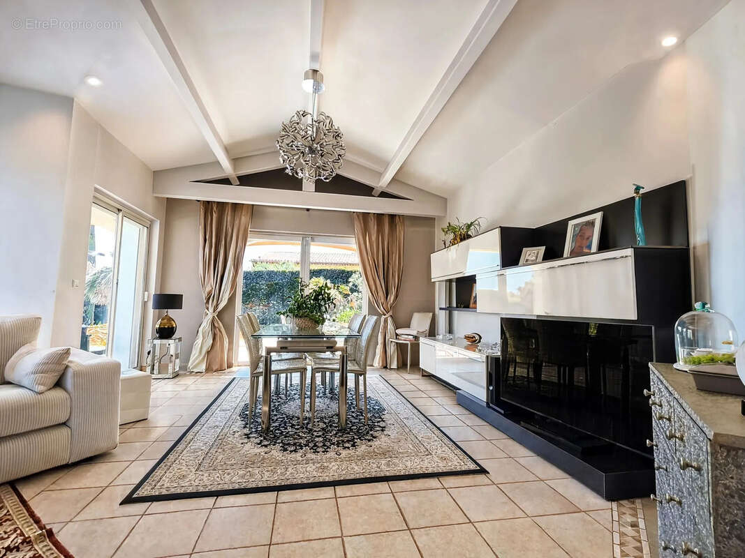 Maison 155 m² à Roquefort-Les-Pins  - photo 9