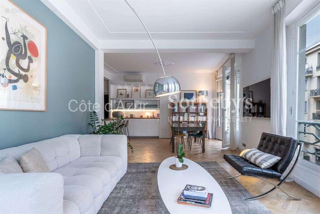 Appartement bourgeois rénové dans un immeuble d'architecte au cœur de Nice - photo 2