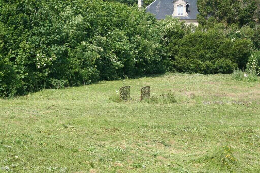Terrain à CAMBRONNE-LES-RIBECOURT