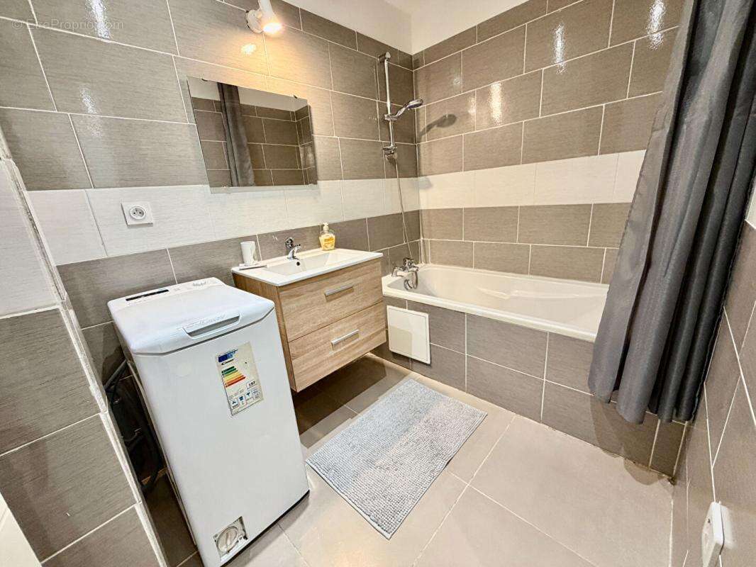 Appartement à DECINES-CHARPIEU