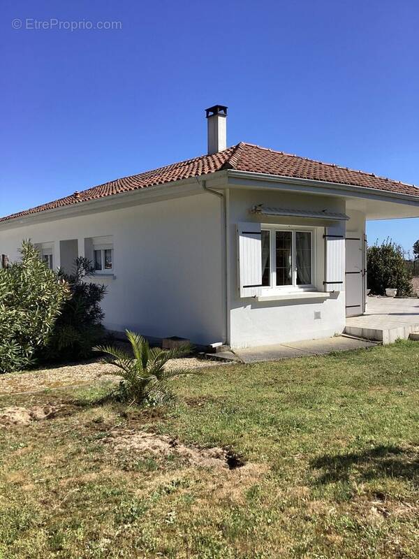 Villa côté salon/terrasse sud - Maison à LE VERDON-SUR-MER