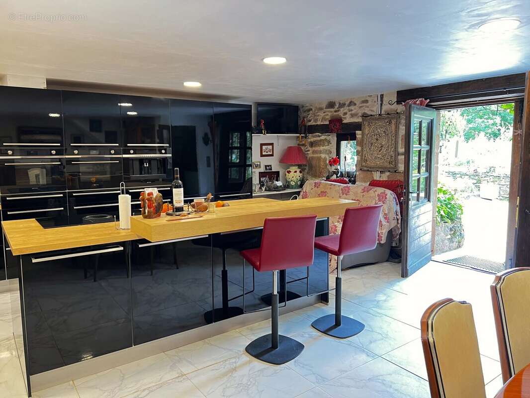 Maison à LACAPELLE-MARIVAL