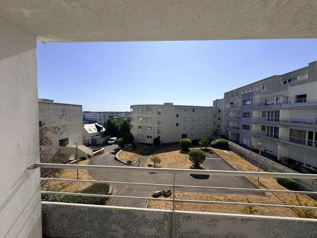 Bel appartement T3 lumineux avec balcon et garage KERFEUNTEUN - photo 9