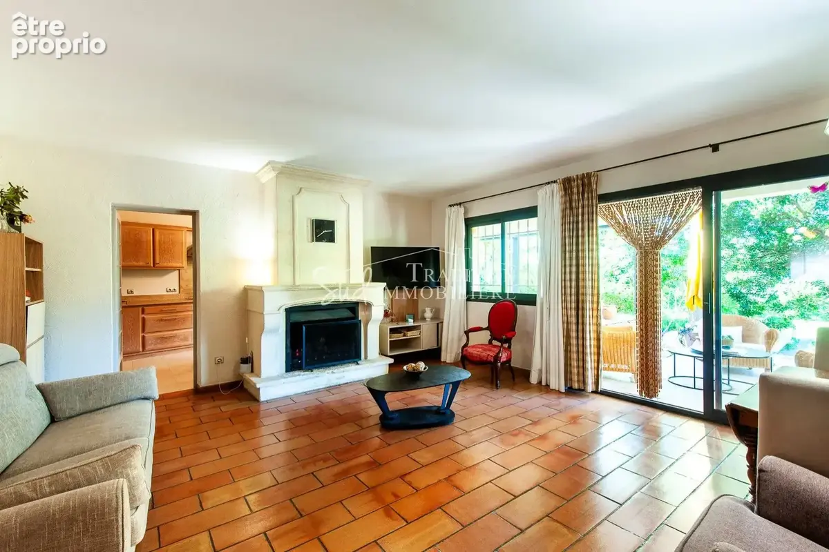 Maison 240 m² à vendre à Aureille (13930) - photo 3