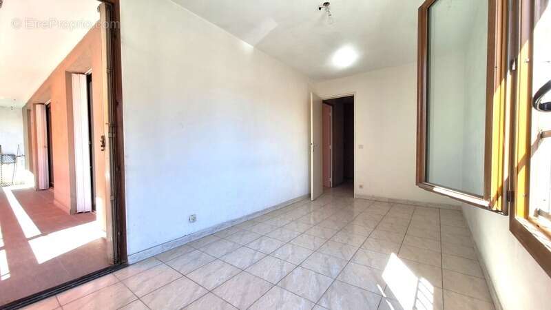 Appartement à MARSEILLE-4E