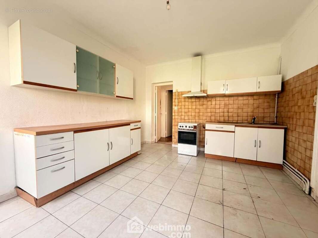 La cuisine équipée de 16 m² - Maison à CREPY