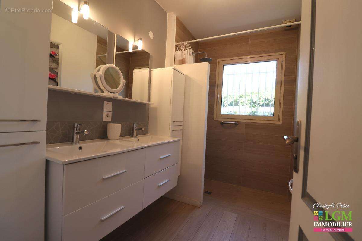 AUBIGNAN (84) - Le luxe du calme, la douceur de la Provence pour cette maison de 116 m² - photo 17