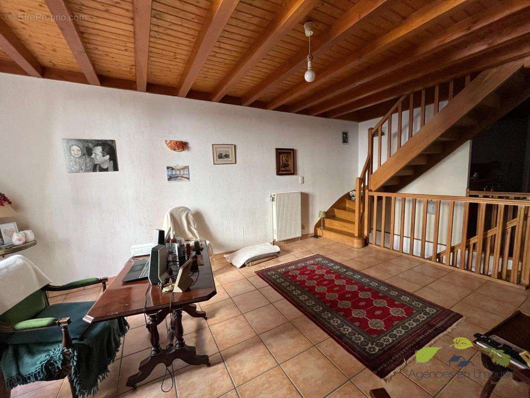 Maison à EYMOUTIERS
