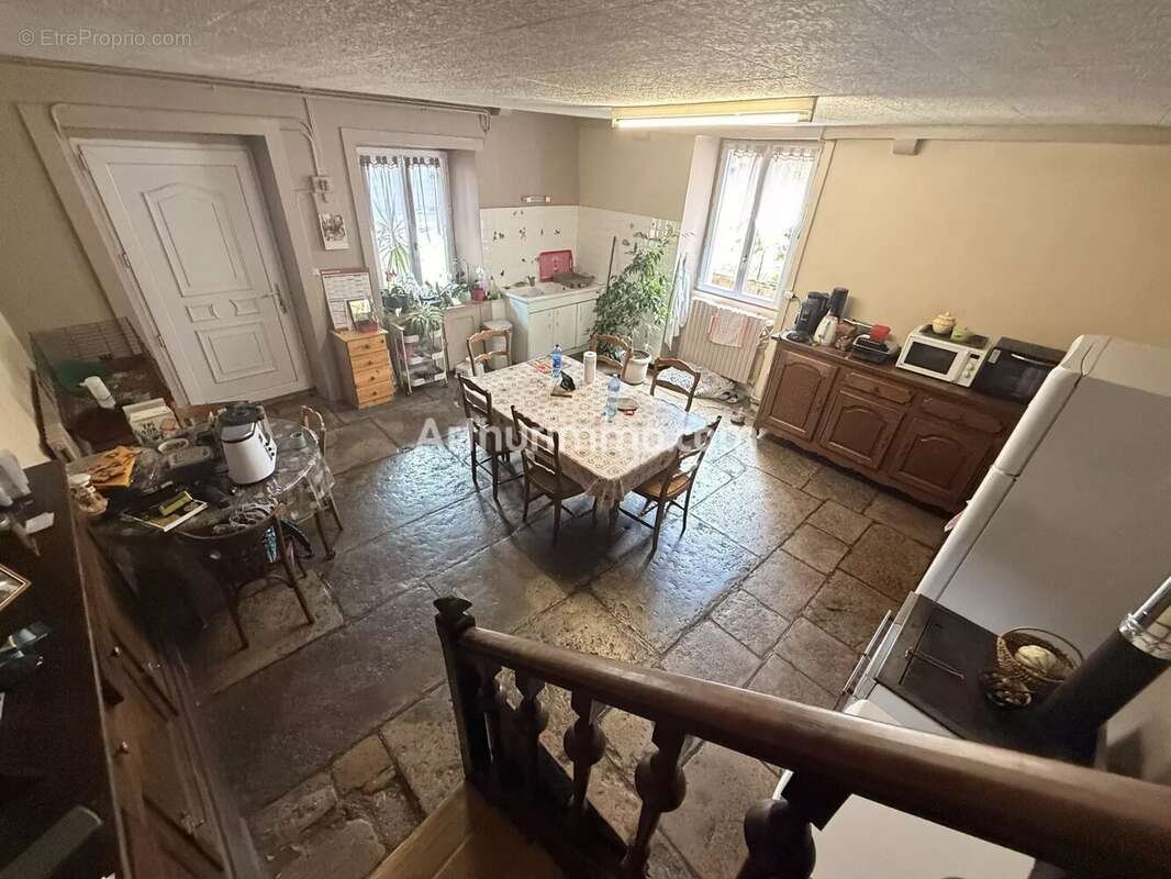  Maison de village avec jardin intimiste, dépendances de plus de 150 m² et fort potentiel d'aménagement - photo 9