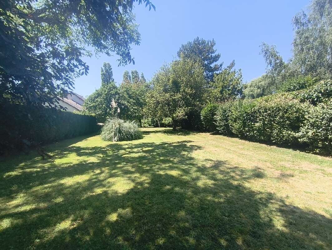 Maison 168 m² à Nesles-La-Vallee  - photo 12