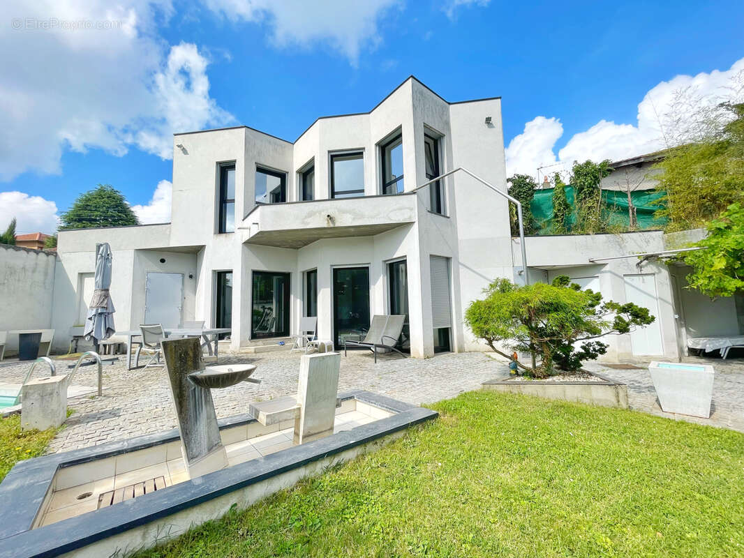 Découvrez une maison d'exception au cœur d'Irigny - photo 2