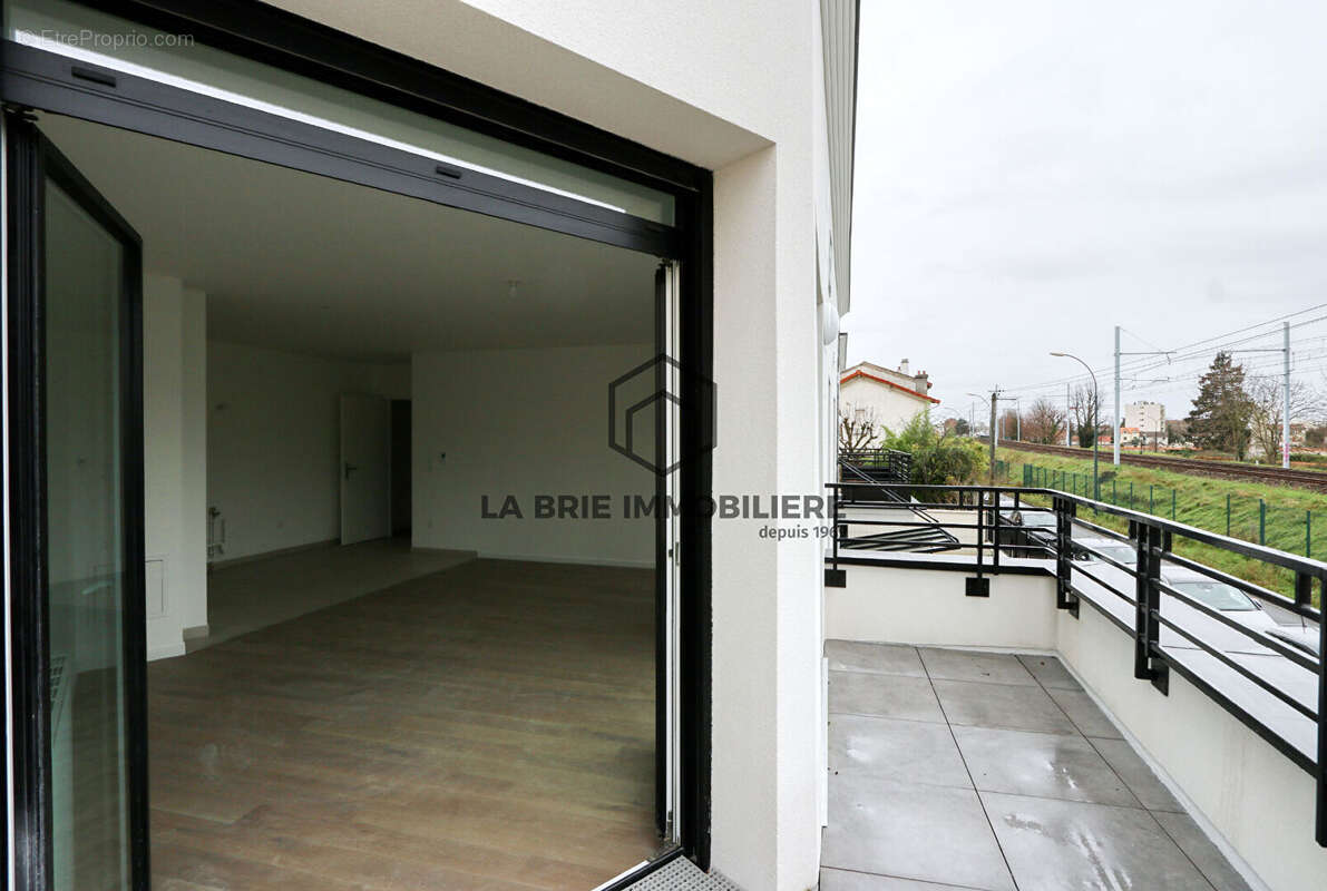 Appartement à SAINT-MAUR-DES-FOSSES