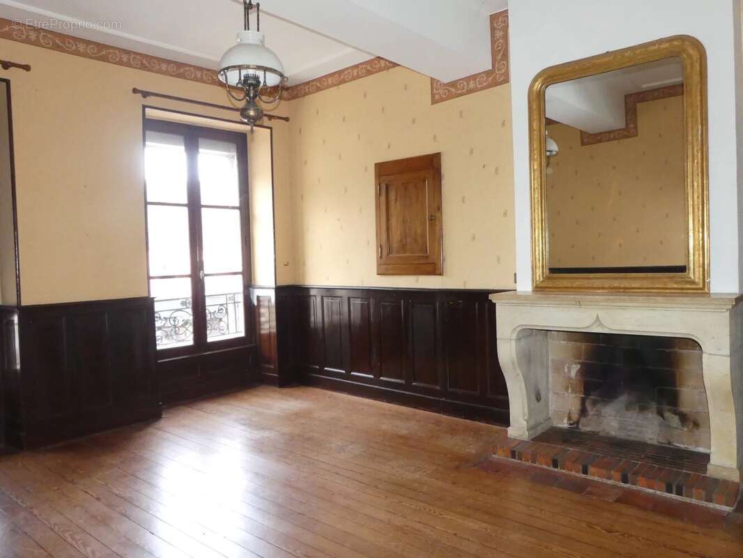 Appartement à TOULON-SUR-ARROUX