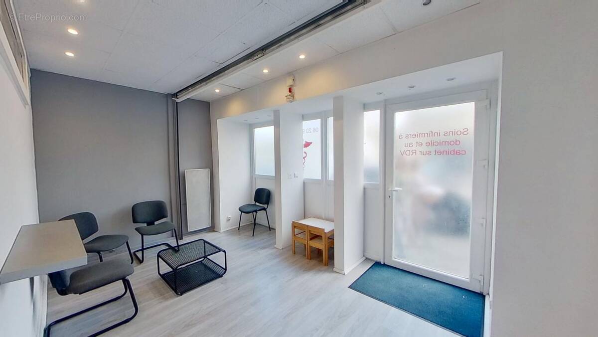 Commerce à LE CHAMBON-FEUGEROLLES