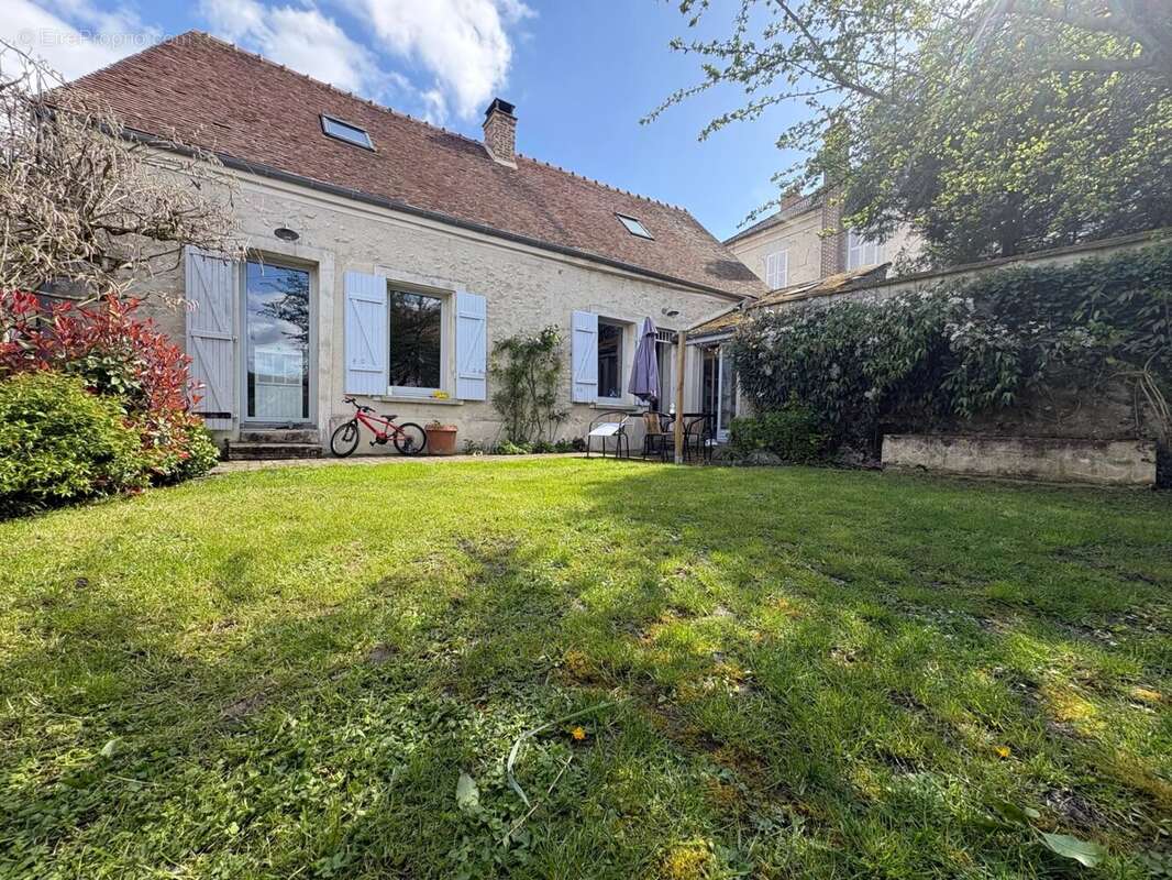 Maison à JOUY-LE-CHATEL