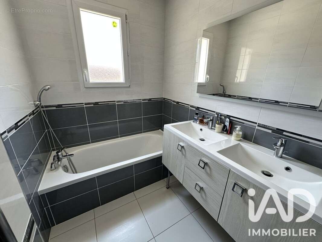 Maison 89 m² à Vouneuil-Sous-Biard  - photo 8