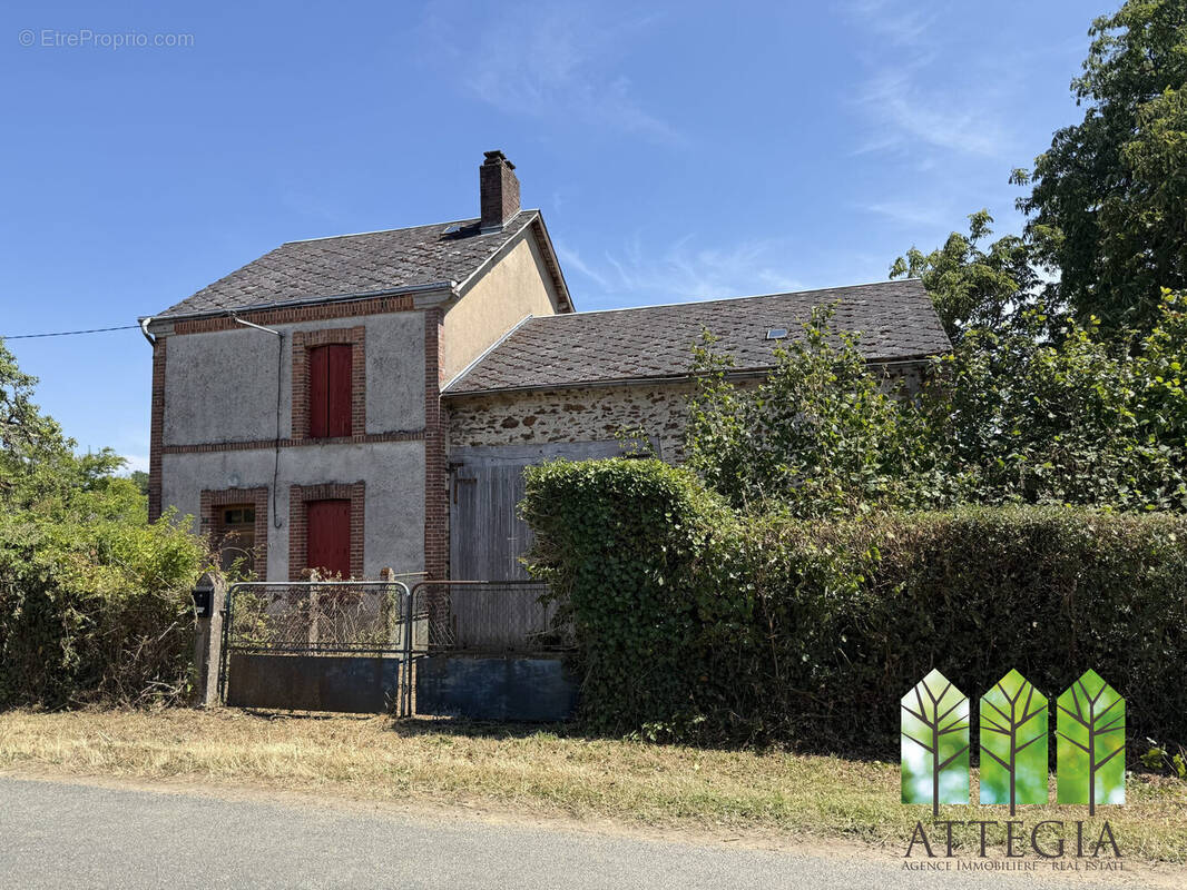Maison à MORTROUX