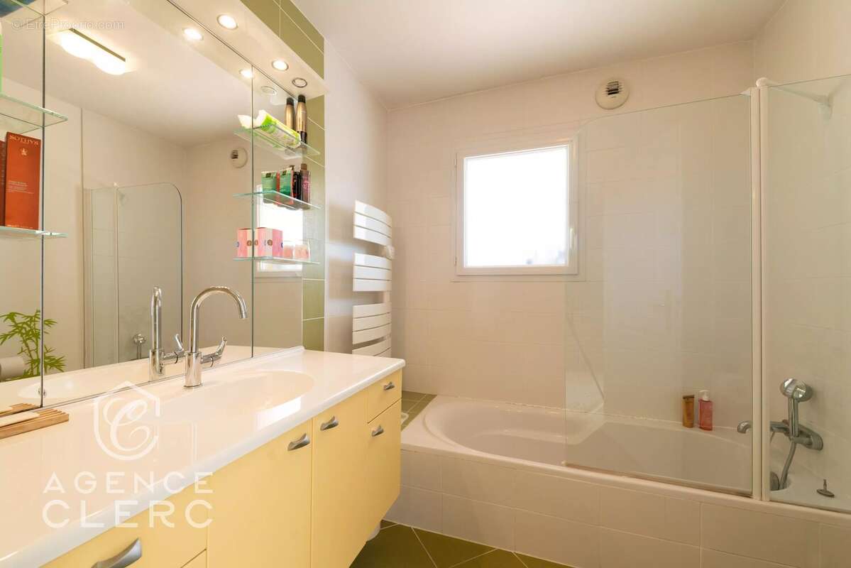 Maison à MENTHON-SAINT-BERNARD