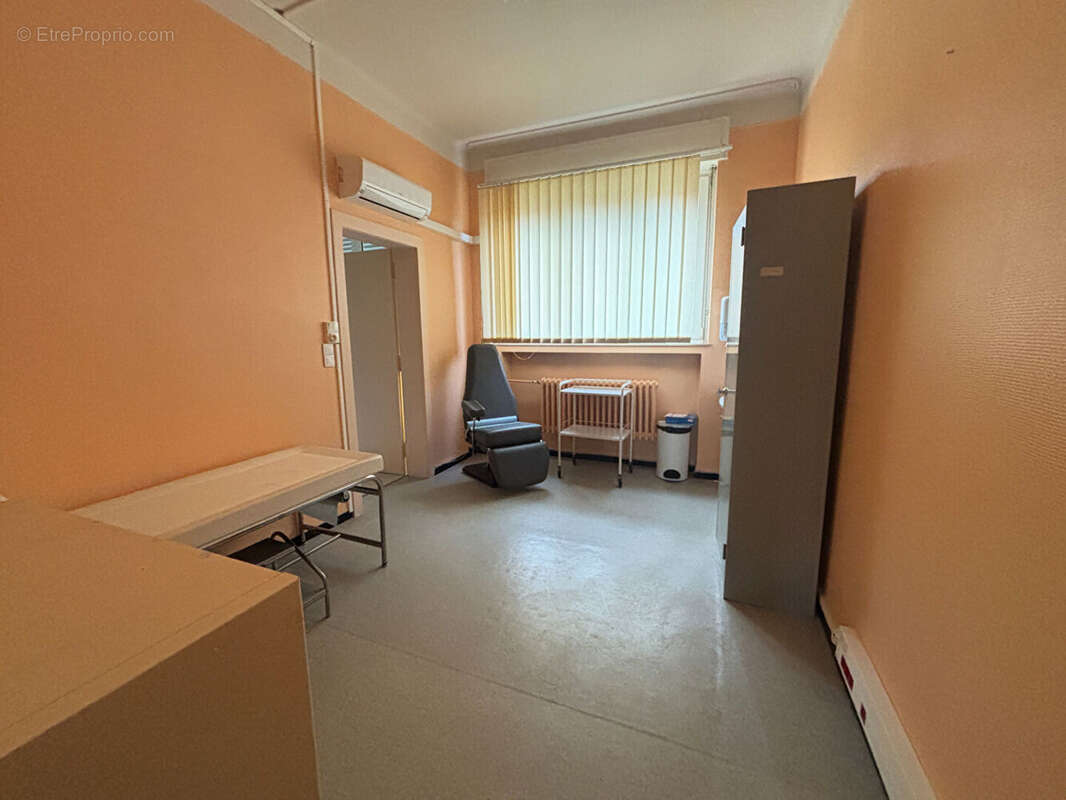 Commerce à SAINTE-MARIE-AUX-CHENES