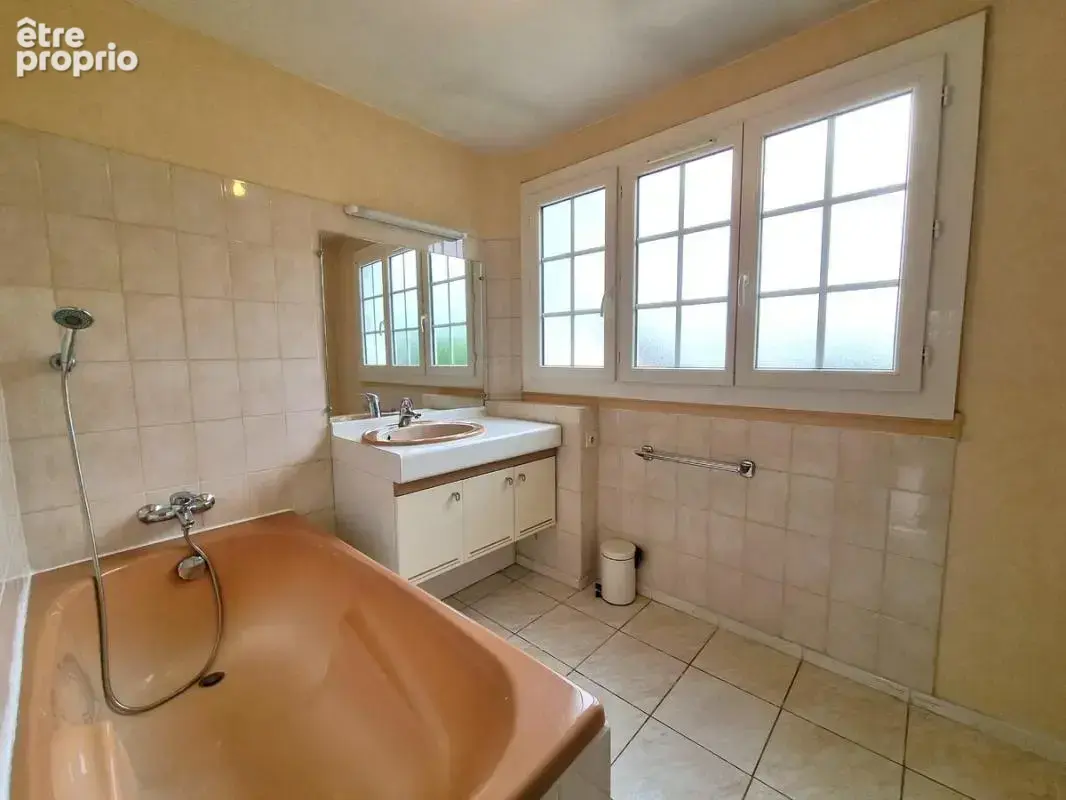 Maison 5 pièces 94 m² à vendre à Chassieu (69680) - photo 8