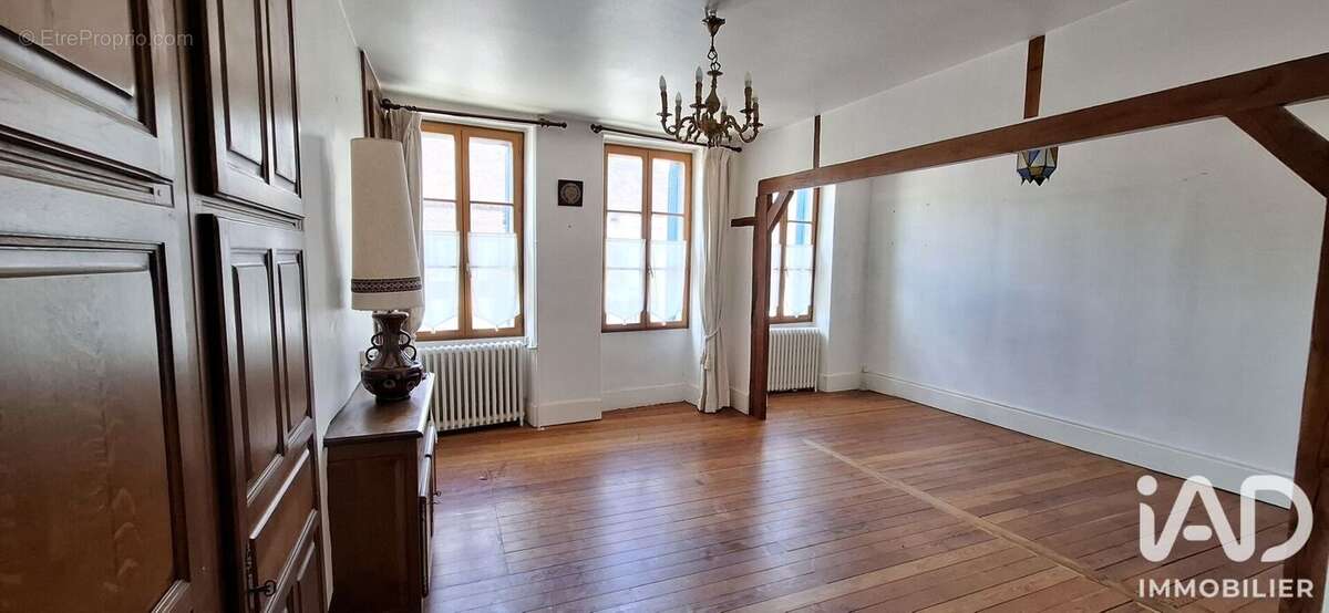 Maison 145 m² à Villeneuve-Sur-Yonne  - photo 2