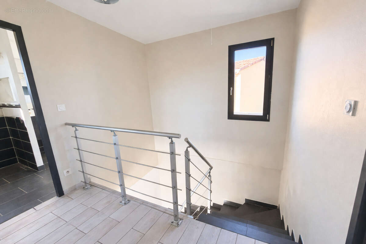 Maison à MONTELIMAR