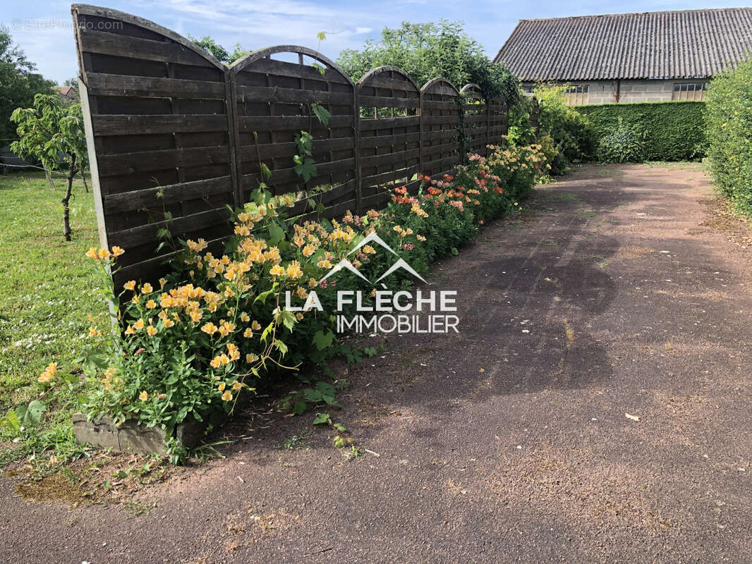 Maison à LA CHAPELLE-D'ALIGNE