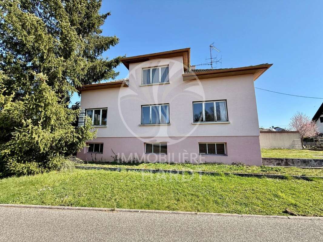 Maison à VILLAGE-NEUF