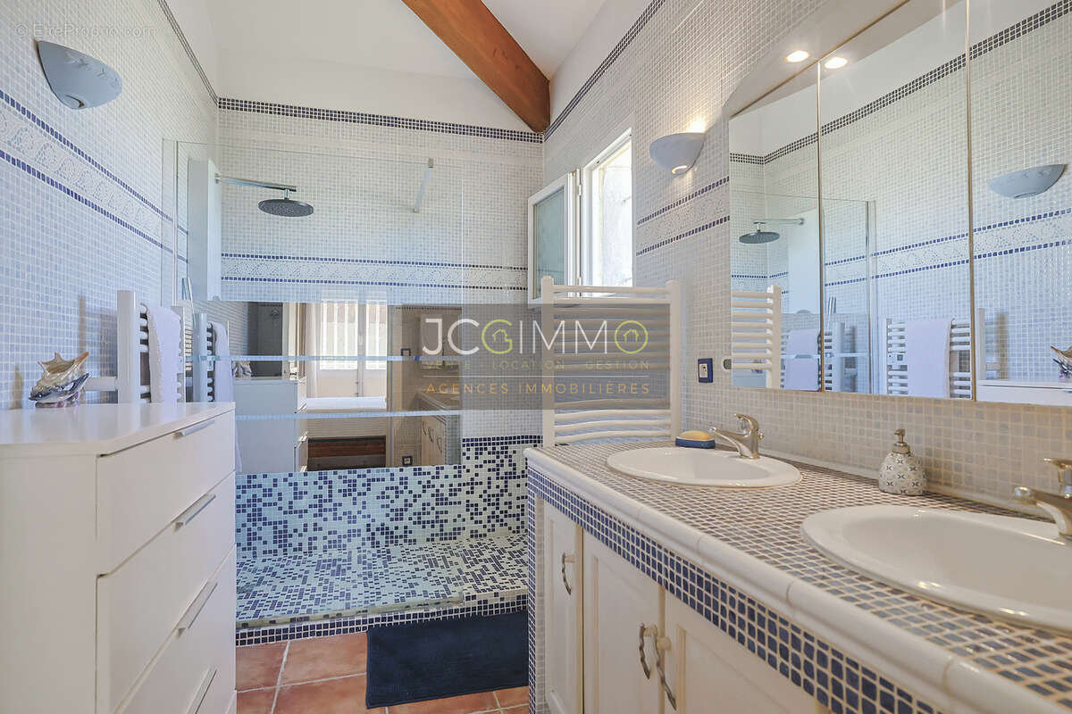 Villa provençale de 166 m2 avec piscine, pool house et annexes - La Crau / Les Sauvans - photo 15