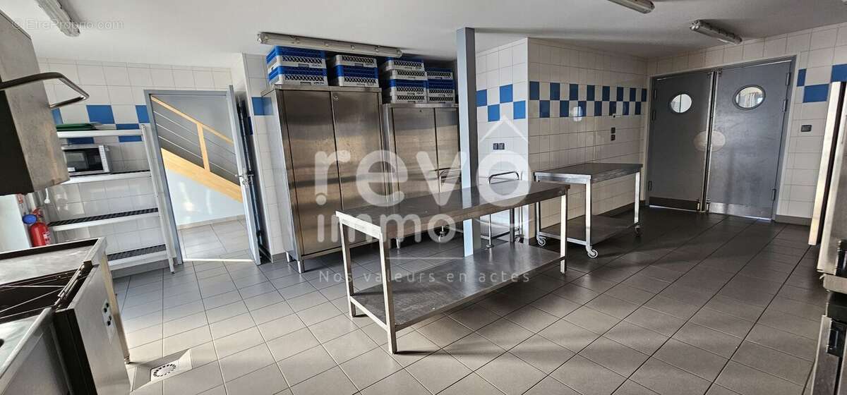 Commerce à MOUZILLON