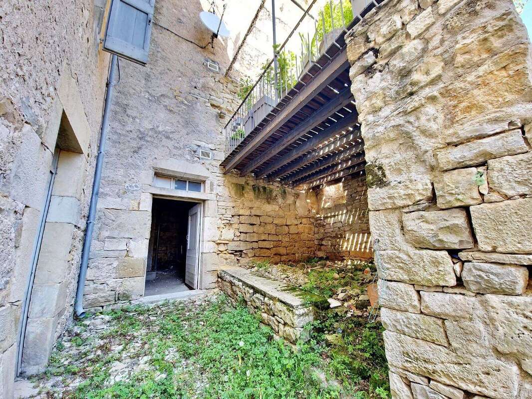 Maison au coeur de Caylus - photo 15