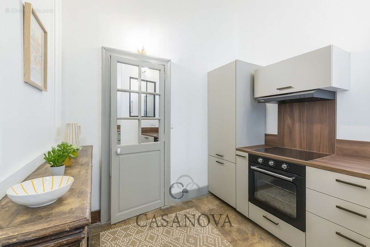 Appartement bourgeois rénové de 61 m² avec cheminée dans l'Écusson à Montpellier - photo 4