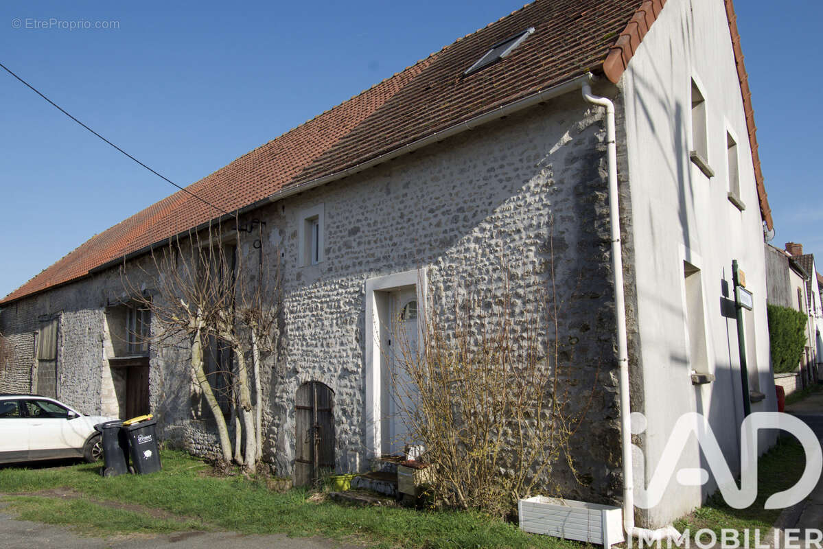 Maison 52 m² à Rouvres-Saint-Jean  - photo 2