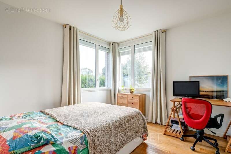 CHATOU HAUT - Maison 4 CH + Dépendance - photo 10
