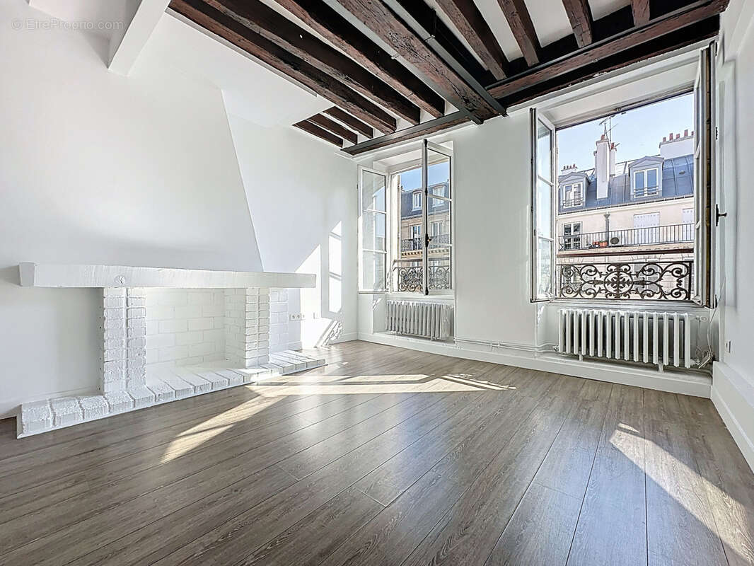Appartement à PARIS-10E
