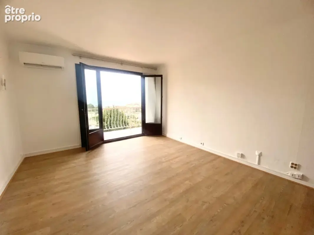 Cassis - Vente appartement T2 en dernier étage avec terrasse vue mer - photo 2