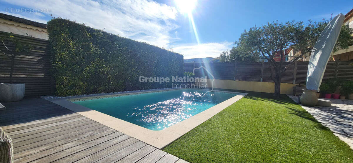 Maison à LA ROQUETTE-SUR-SIAGNE