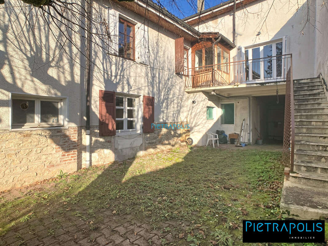 Maison à MONTMERLE-SUR-SAONE