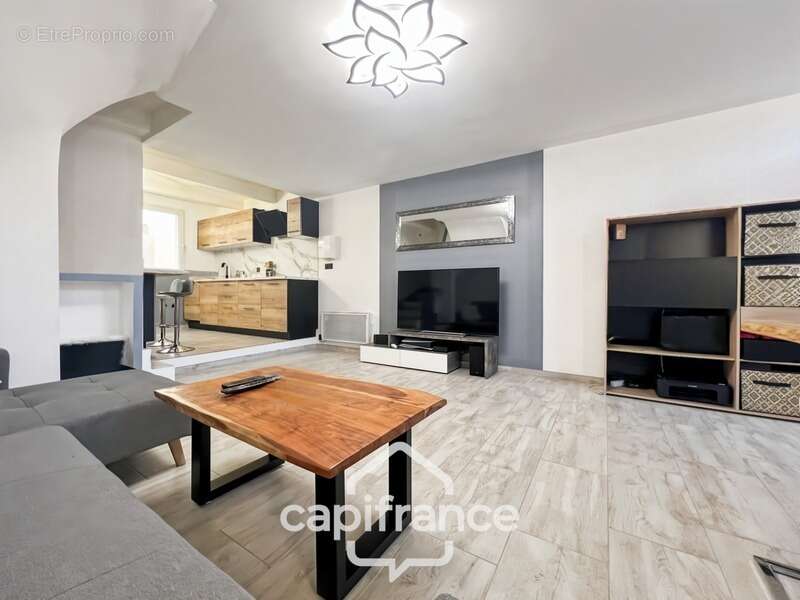 Maison à SAINT-CANNAT