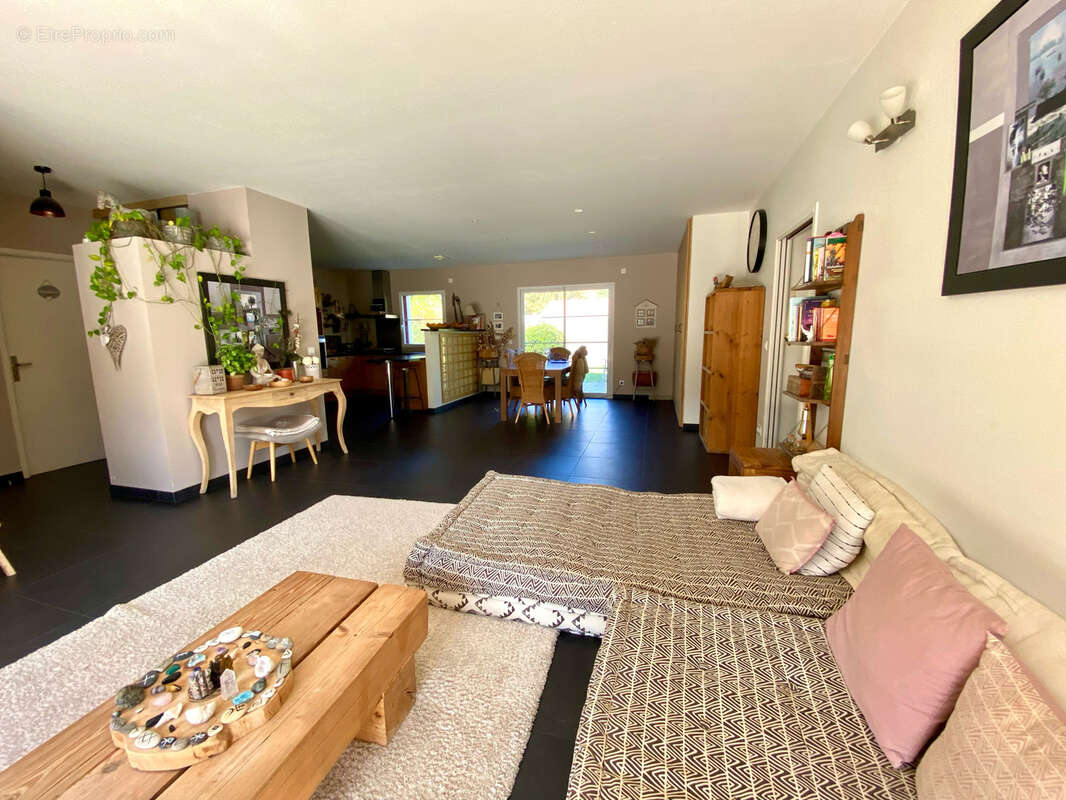 Maison à PUJOLS-SUR-CIRON