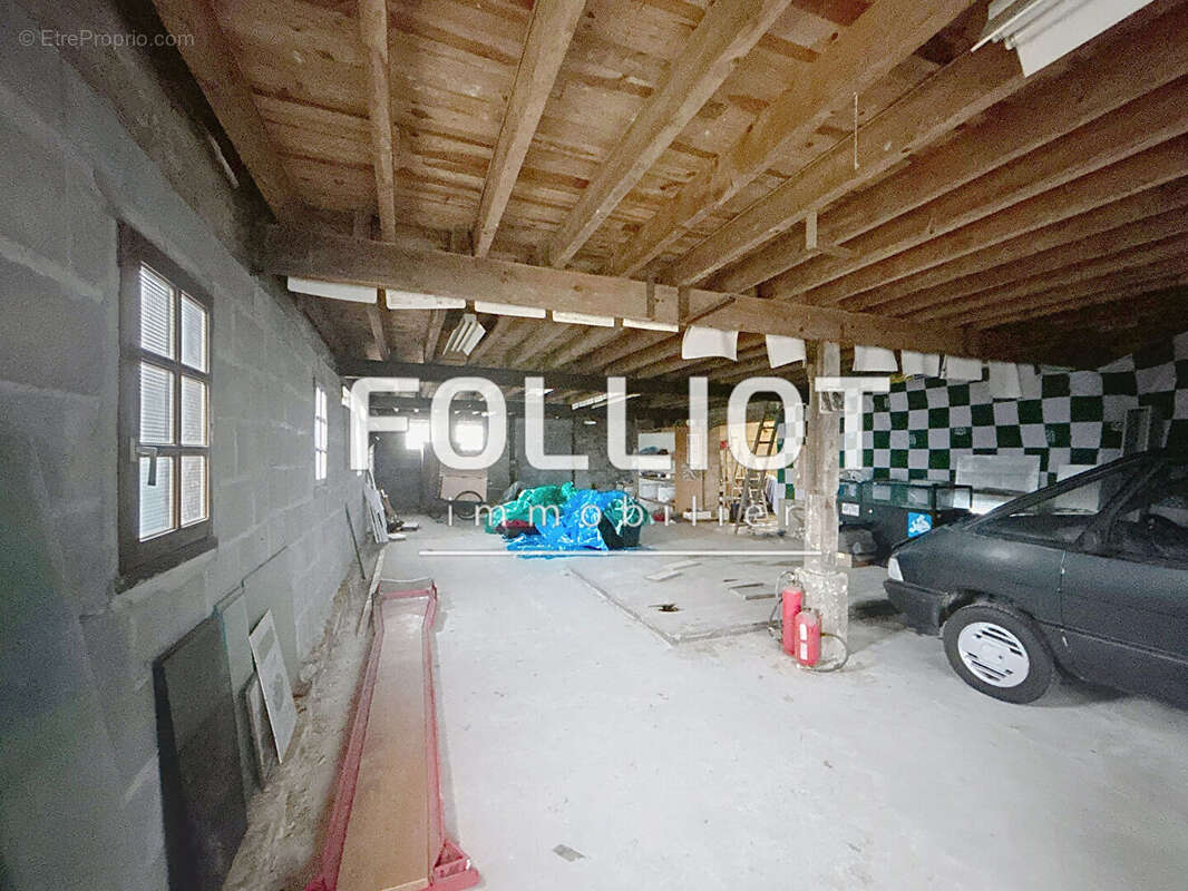 Parking à SAINT-HILAIRE-DU-HARCOUET