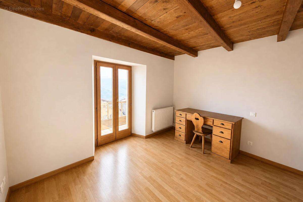 Grange et Maison Louée 300m², Fort Potentiel - photo 8